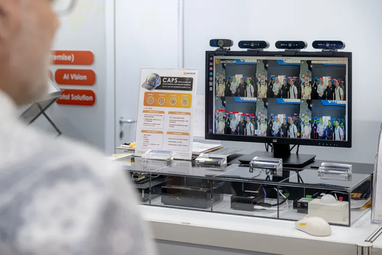 擷發CAPS平台聚焦AI整合與部署，更內建AIVO視覺化平台系統。擷發科技提供