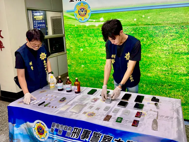 警方在史男家中起出毒品價值約47萬新台幣。翻攝照片