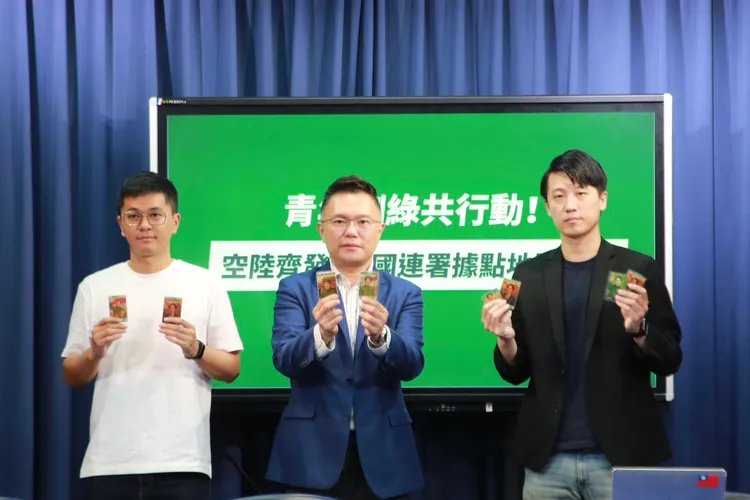 國民黨中央今（15日）召開「全國連署據點地圖公布」記者會，直接找李孝亮共同出席記者會。國民黨提供