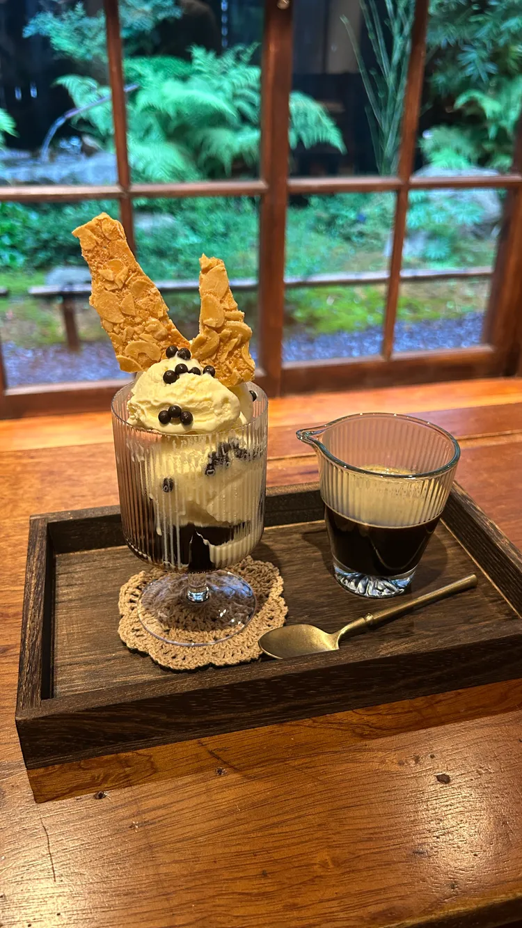 珈琲摩卡阿芙佳朵 附手工乾餅。業者提供