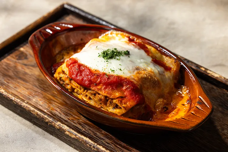 經典焗烤肉醬千層麵。業者提供