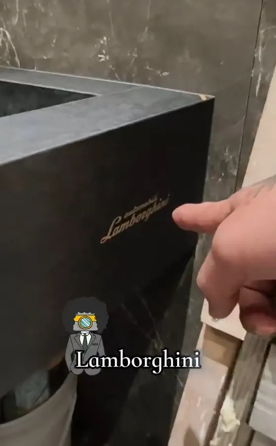 廁所的藍寶堅尼石材花了他百萬元。翻攝蹦闆YT