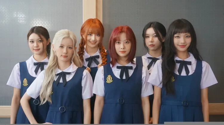 幻藍小熊換穿泰國學生制服。天空娛樂提供