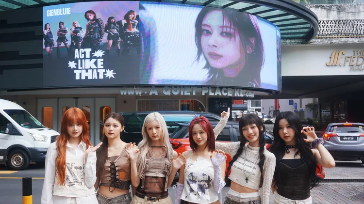 幻藍小熊快閃馬來西亞街頭。天空娛樂提供