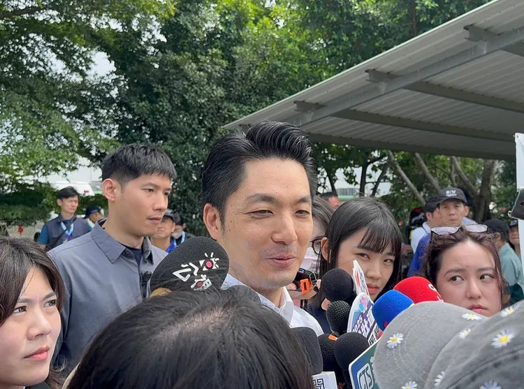 參加世壯運橄欖球開球儀式時，蔣萬安開心回應輝達落腳北市一事。張綵茜攝