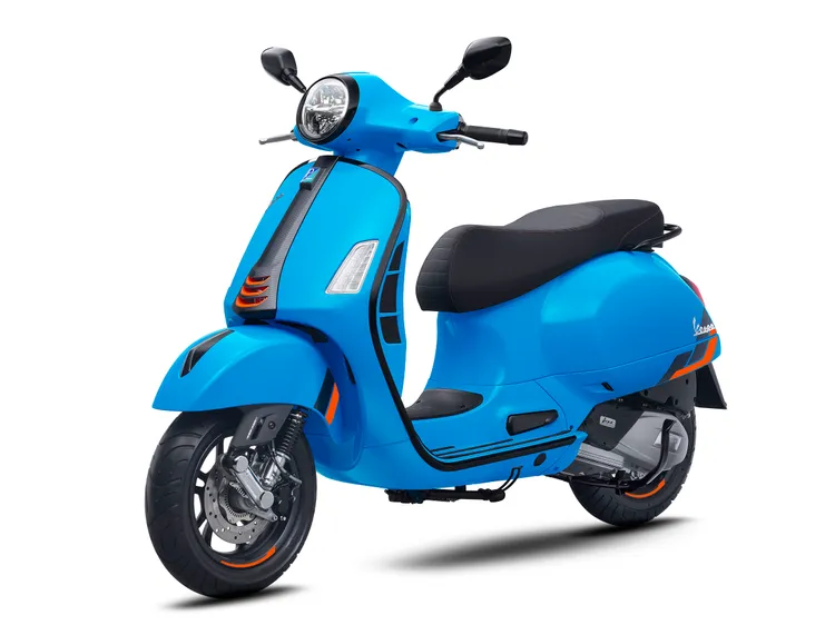 25年式Vespa GTS 300 Super Sport 主打新色「前蔚藍」