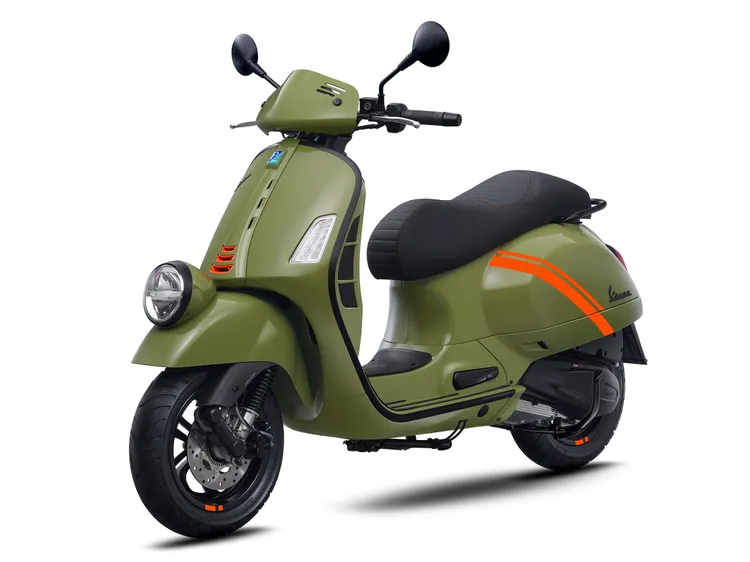 25年式Vespa GTV 300 主打新色 「墨綠灰」  