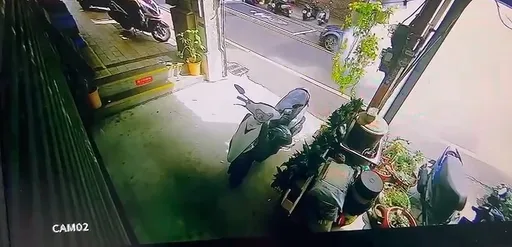苗栗罷藍團體再遭恐嚇 賓士男連署站前「燒胎」嚇人!2罪送辦