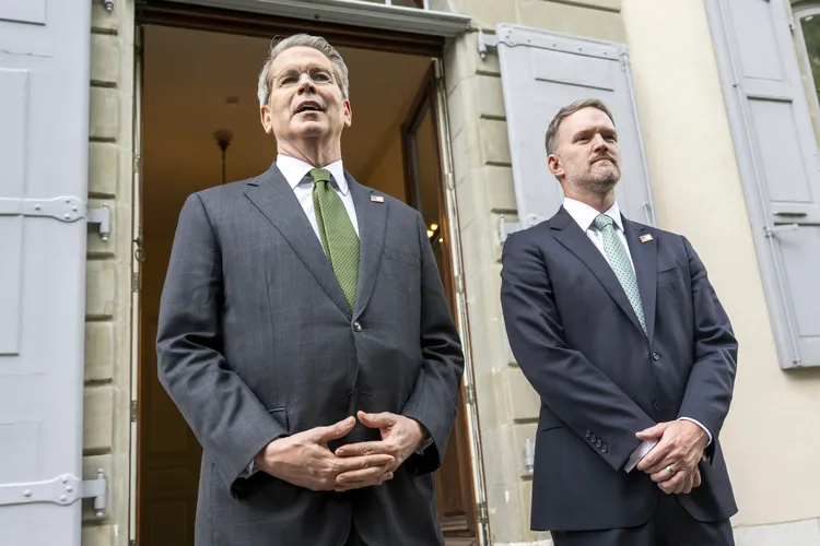 美國財政部長貝森特（左）與貿易代表葛里爾表示，取得實質性的進展。美聯社