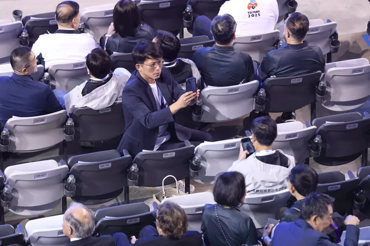 民眾黨主席黃國昌雖在現場，但在來賓介紹環節未被主持人唱名。彭欣偉攝