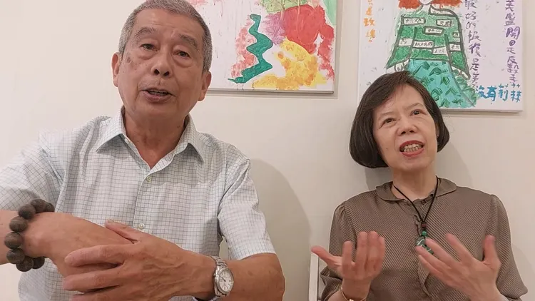 蕭國雲、林美秀在鹽埕相遇，一起成家創業。凃建豐攝