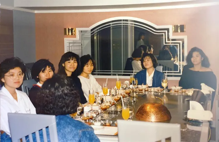 可佳髮型早期福利極佳，休假時林美秀請設計師及助理吃高級鐵板燒。林美秀提供