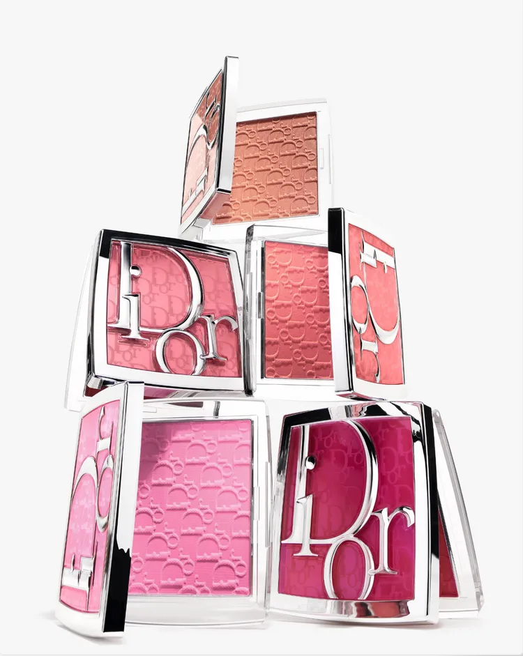 粉漾緹花頰彩盤，各4.5g／1700元。品牌提供