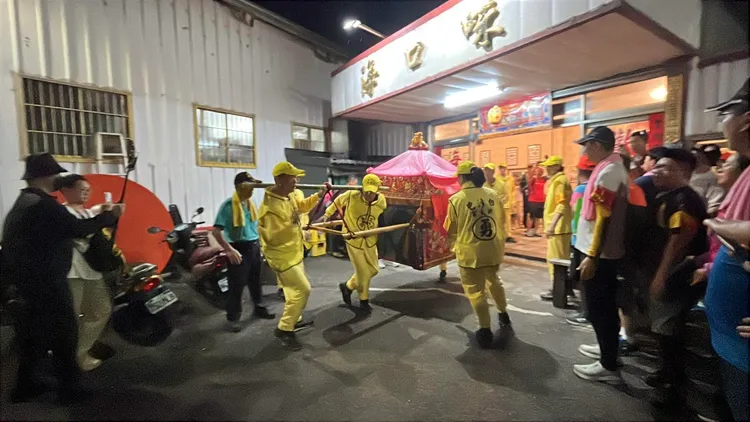 白沙屯媽祖晚間駐駕台中市大安區海口味海鮮餐廳=方翻攝拱天宮臉書