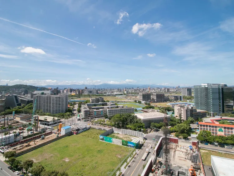 針對輝達海外總部選址北士科的可能性亦被廣泛討論，北士科2024年周遭住宅單價52.2萬元，是五個台北市可能選址中最低者。永慶房產集團提供