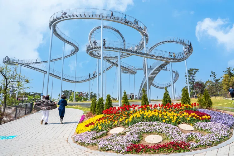 「Space Walk」為新興打卡熱點，坐擁360度全景視野，能欣賞浦項海景與迎日落。業者提供