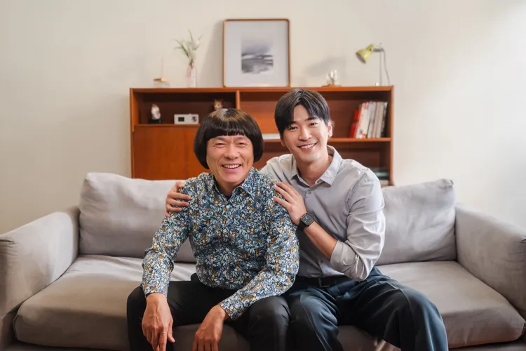 涂善存透過新科技與豬哥亮同框。甲上娛樂提供