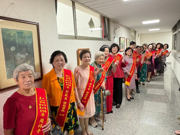 泰山區公所以「最強女神MVP—我的偶像媽媽」為主題舉辦模範母親頒獎典禮。公所提供