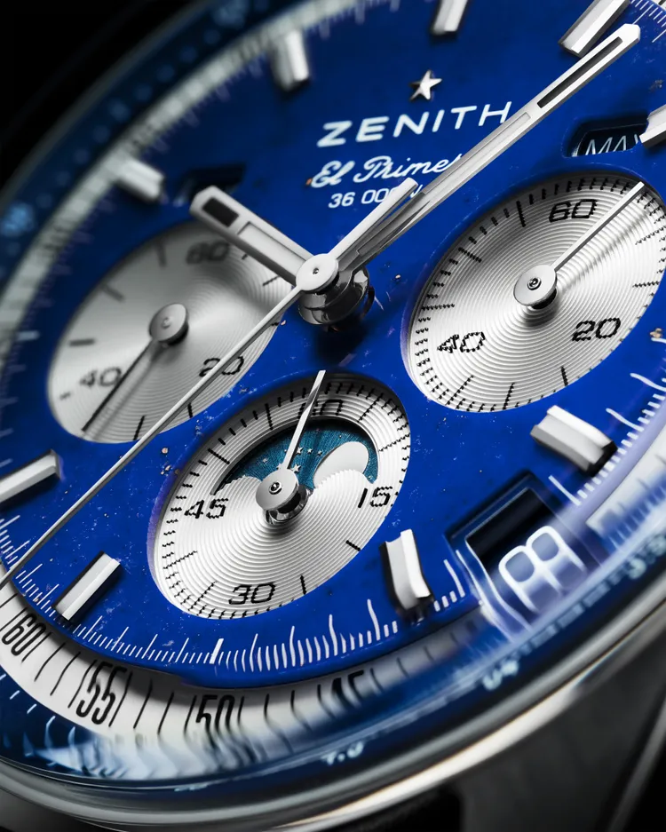 ZENITH CHRONOMASTER Original 全日曆月相計時腕錶青金石款錶款細節。品牌提供