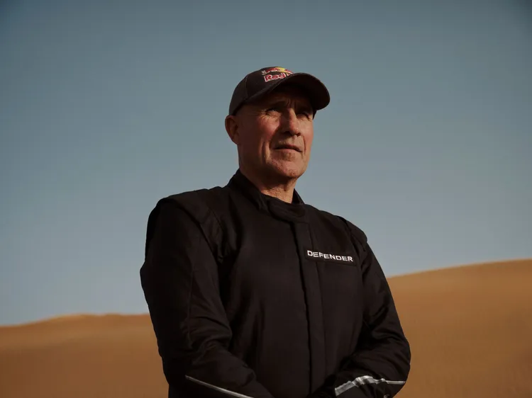 Defender Rally車隊同時宣佈首兩位參賽駕駛，包含來自法國、曾14度贏得達卡拉力賽冠軍的Stéphane Peterhansel。原廠照片