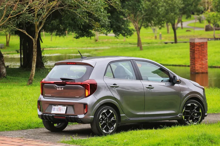 尾燈也採用Star Map星圖貫穿式設計，並且將尾門線條簡化，看起來更有時尚感。林浩昇攝