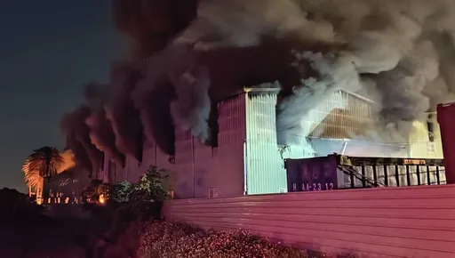 桃園鐵皮工廠悶燒逾16小時 警義消出動122人次撲滅