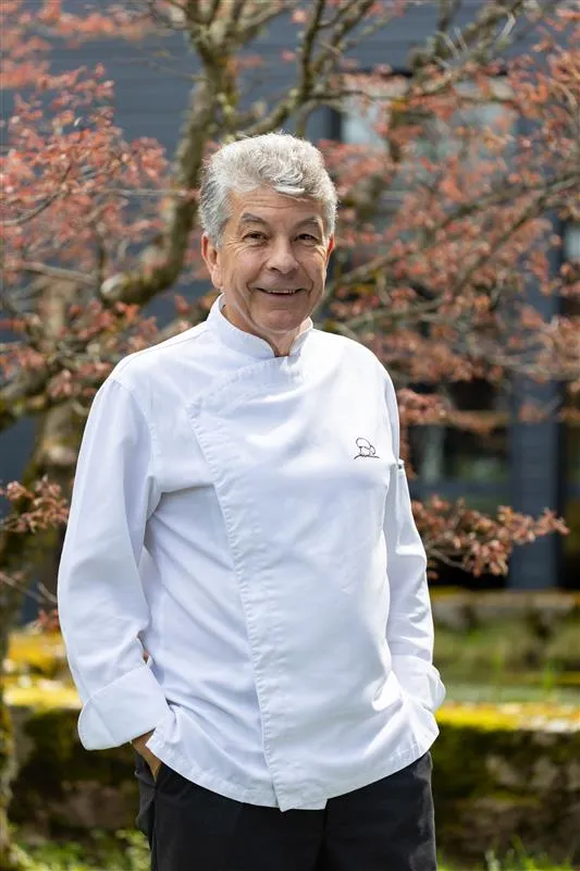 連續二十年榮獲米其林三星，摘下博古斯世界廚藝大賽金牌，並以推動永續餐飲理念，榮獲象徵永續精神的米其林綠星。業者提供