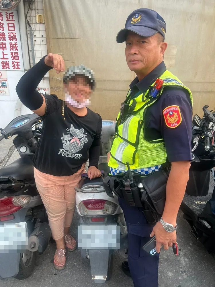 潘婦感謝警方協助找到金項鍊。翻攝畫面