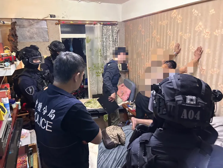 警方在游男的2租屋處起獲改造槍枝。翻攝畫面
