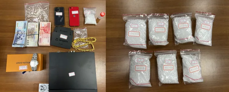 警方攻堅起出市價約300萬毒品，還有220萬的現金。翻攝照片