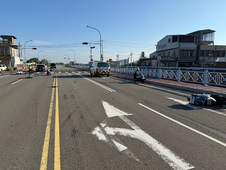 事故發生在苗栗縣公館鄉119甲線與東西橋路口。民眾提供