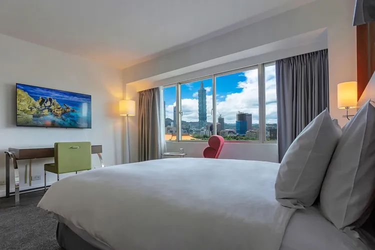 鄰近台北大巨蛋的「台北國聯大飯店」，步行至捷運國父紀念館站僅需1分鐘。業者提供