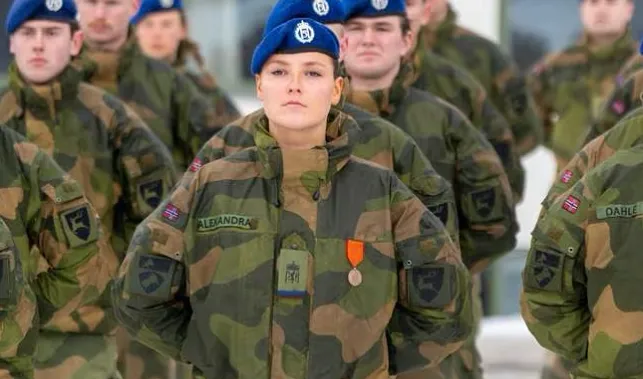 挪威王室長公主英格麗亞莉珊德拉今年4月才榮譽退伍。翻攝Instagram@theprincessesroyals