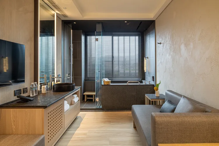 北投晶泉丰旅「獨立湯屋券」每張1800元，享雙人使用5坪泉月湯屋90分鐘，周一至周五加碼升等至7坪望月湯屋，買4送1平均每張1440元。圖：北投晶泉丰旅提供