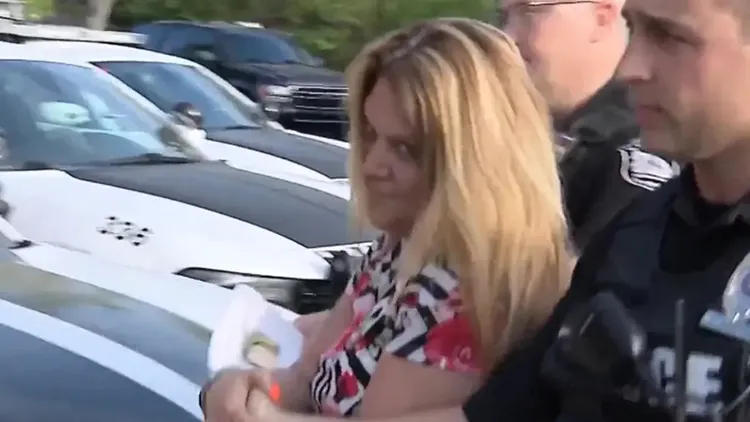 索洛梅托日前遭到警方逮捕。翻攝自《紐約郵報》