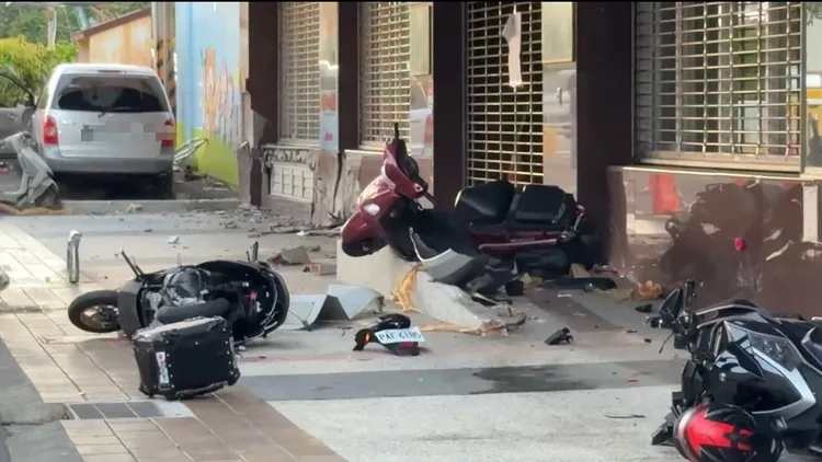 肇事廂型車大街上衝撞散步的夫妻檔釀成1死1重傷慘劇。民眾提供