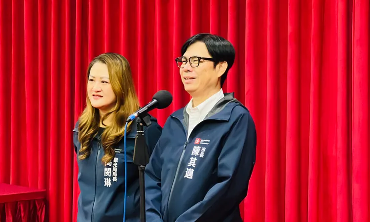 陳其邁市長感謝昆凌阿公羅倫斯為高雄宣傳。觀光局提供