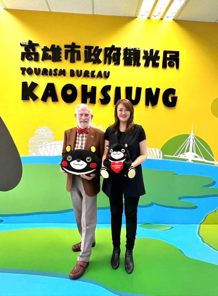 昆凌阿公羅倫斯去年拜訪高雄市觀光局。觀光局提供