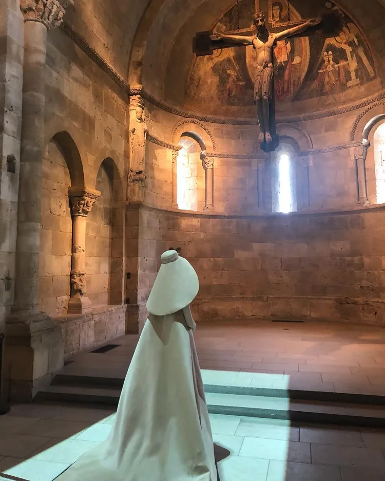 Pierpaolo Piccioli IG的第一篇貼文，就是Cristóbal Balenciaga先生1967年的婚紗作品，彷彿一切都已安排好。翻攝IG