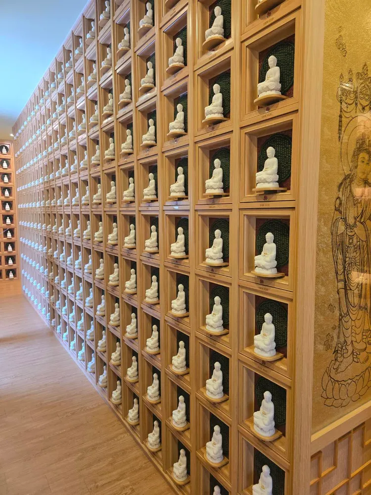 受害比丘尼希望能將手上的塔位賣掉，用來捐贈救護車、 幫助偏鄉學童學習。民眾提供