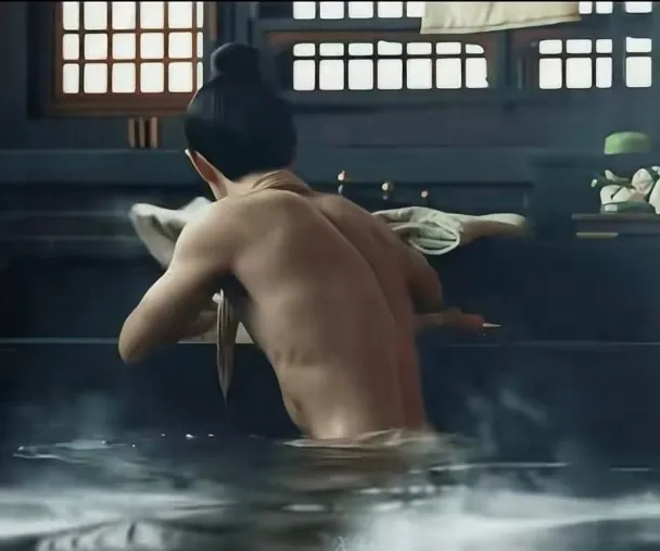 肖戰故意露出背部傷疤，想和師兄認親。翻攝《藏海傳》