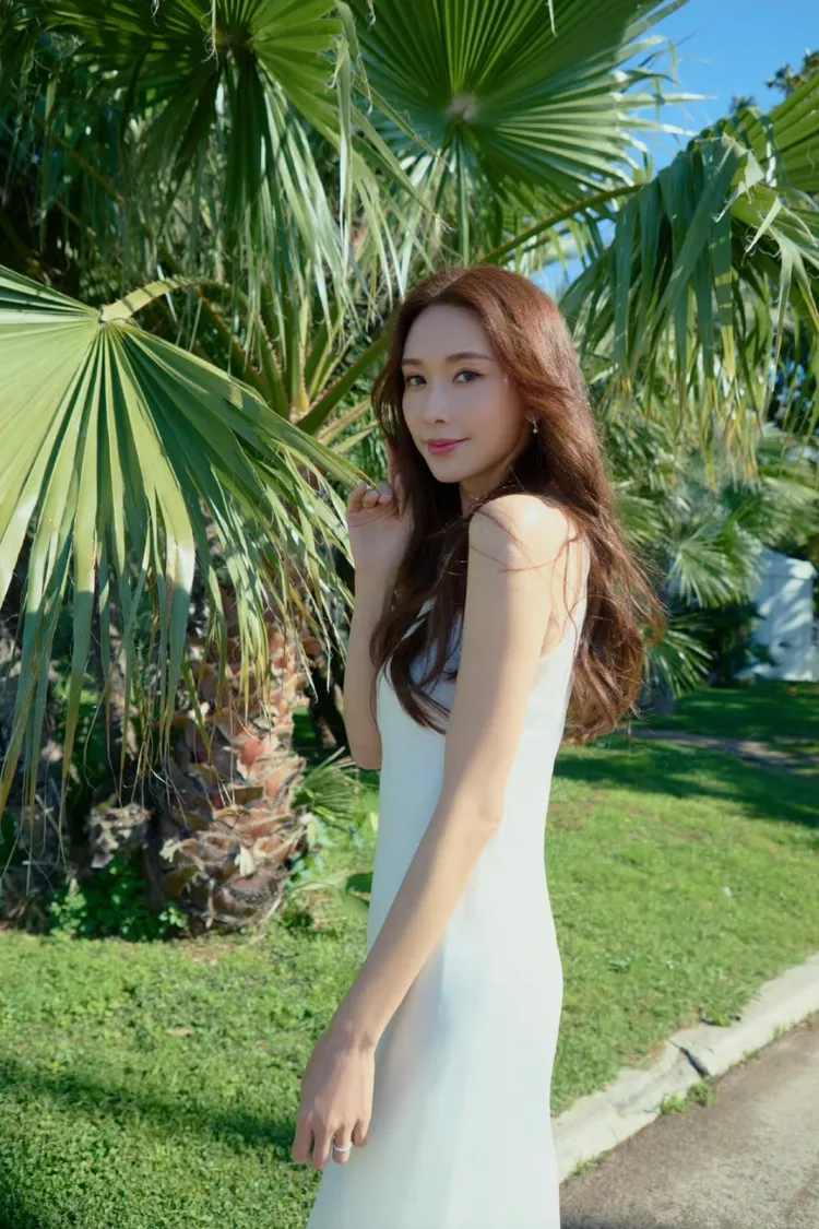 林志玲沐浴在坎城的陽光下。翻攝林志玲工作室微博