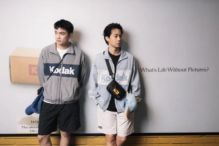 劉子銓（左起）、薛仕凌以機能風格當起KODAK APPAREL底片男孩。品牌提供
