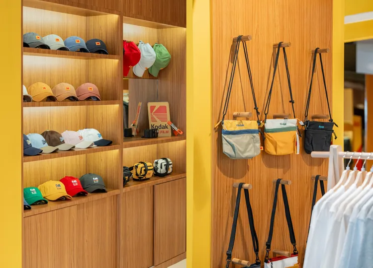 店內帶來一系列帽款、小包等時髦配件。品牌提供
