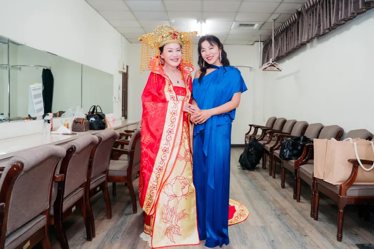 金佩珊（左）與丁噹皆為「主題曲天后」，罕見合體對唱《神雕俠侶》。圖／相信音樂提供