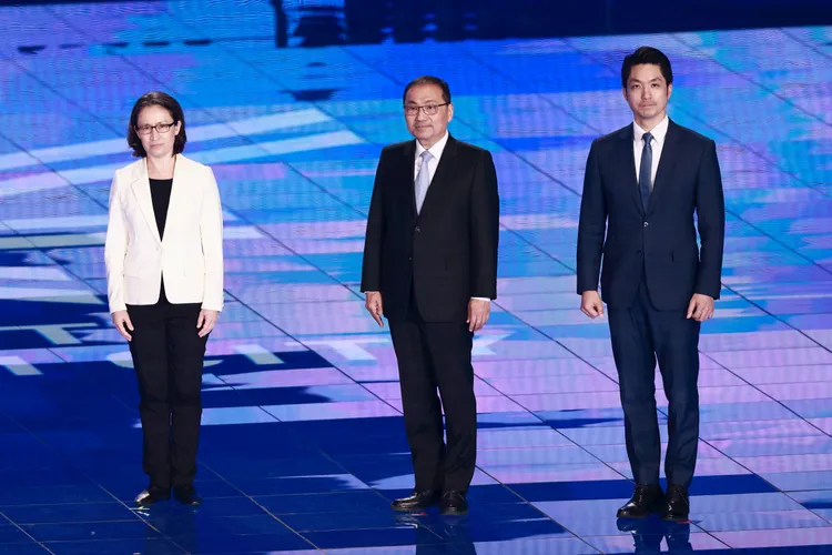 蕭美琴（左）、侯友宜（中）及蔣萬安（右）的合影。彭欣偉攝。彭欣偉攝