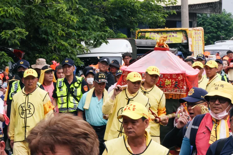 白沙屯媽祖鑾轎昨晚一路疾行到溪湖糖廠駐駕。民眾提供
