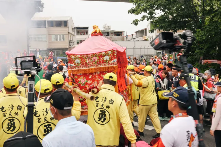 白沙屯媽祖鑾轎昨晚一路疾行到溪湖糖廠駐駕。民眾提供
