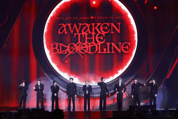 &TEAM昨天開唱適逢母親節，齊聲喊「謝謝媽媽」向台下的母親致謝。翻攝YX LABELS