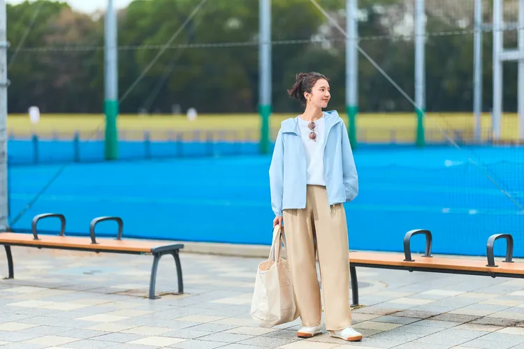 UNIQLO女裝可攜式防曬連帽外套，優惠價990元。品牌提供